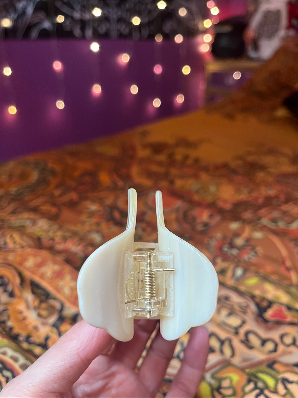 Funky garlic 🧄 mini claw hair clip - Picture 2 of 4
